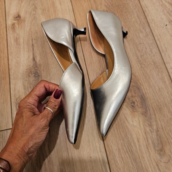 Naturalizer Gallent Silver Pointy Low Heel Pumps Size 7 - Picture 3 of 9